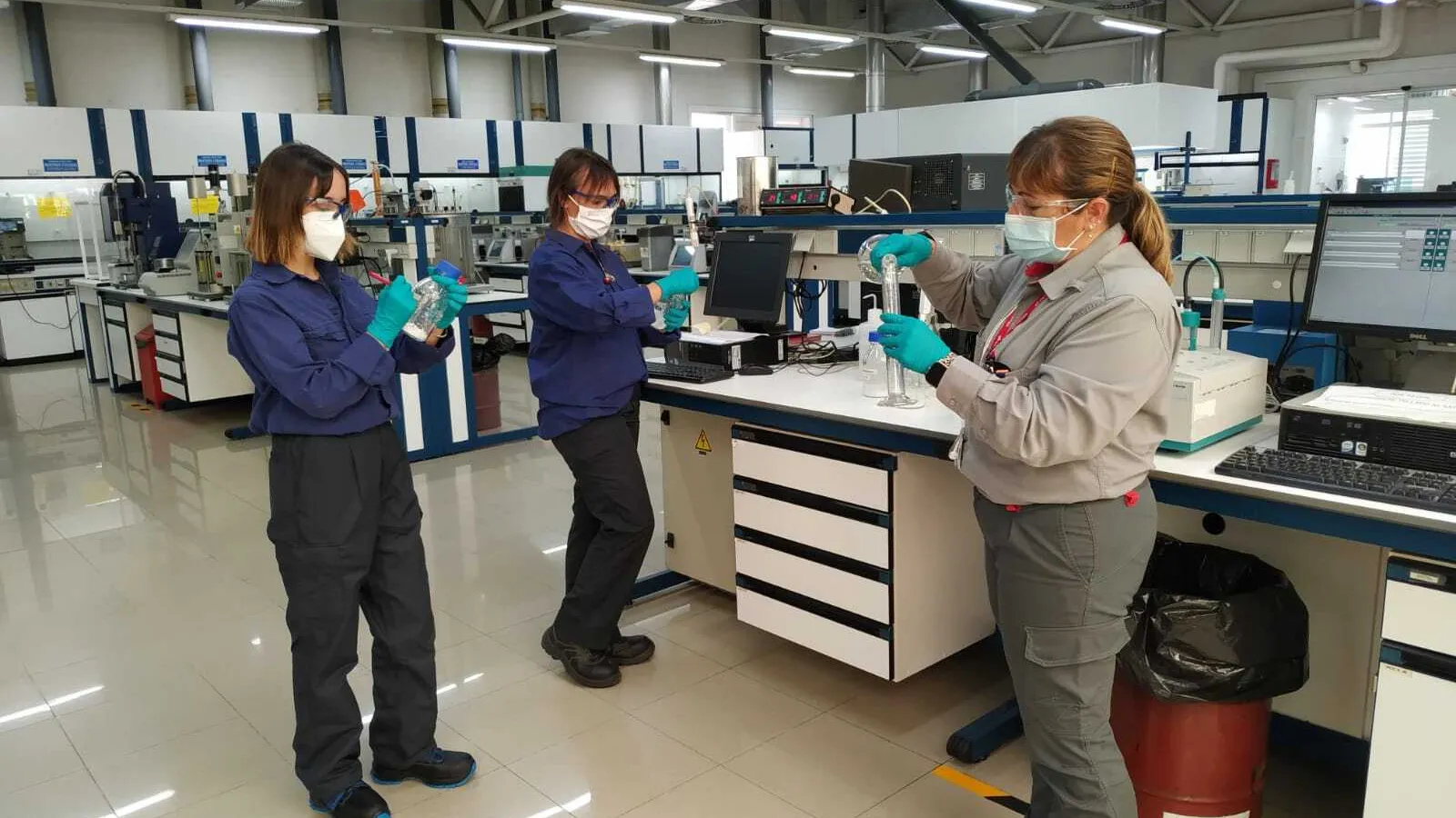 Cepsa premia una tesis para usar narices electrónicas para el olor del petróleo